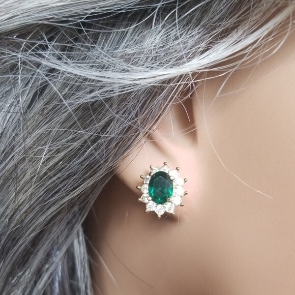 Green stud earrings - Picture 1 of 7